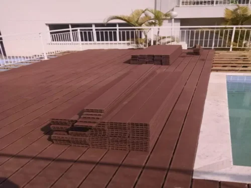 deck wpc montagem em piscina